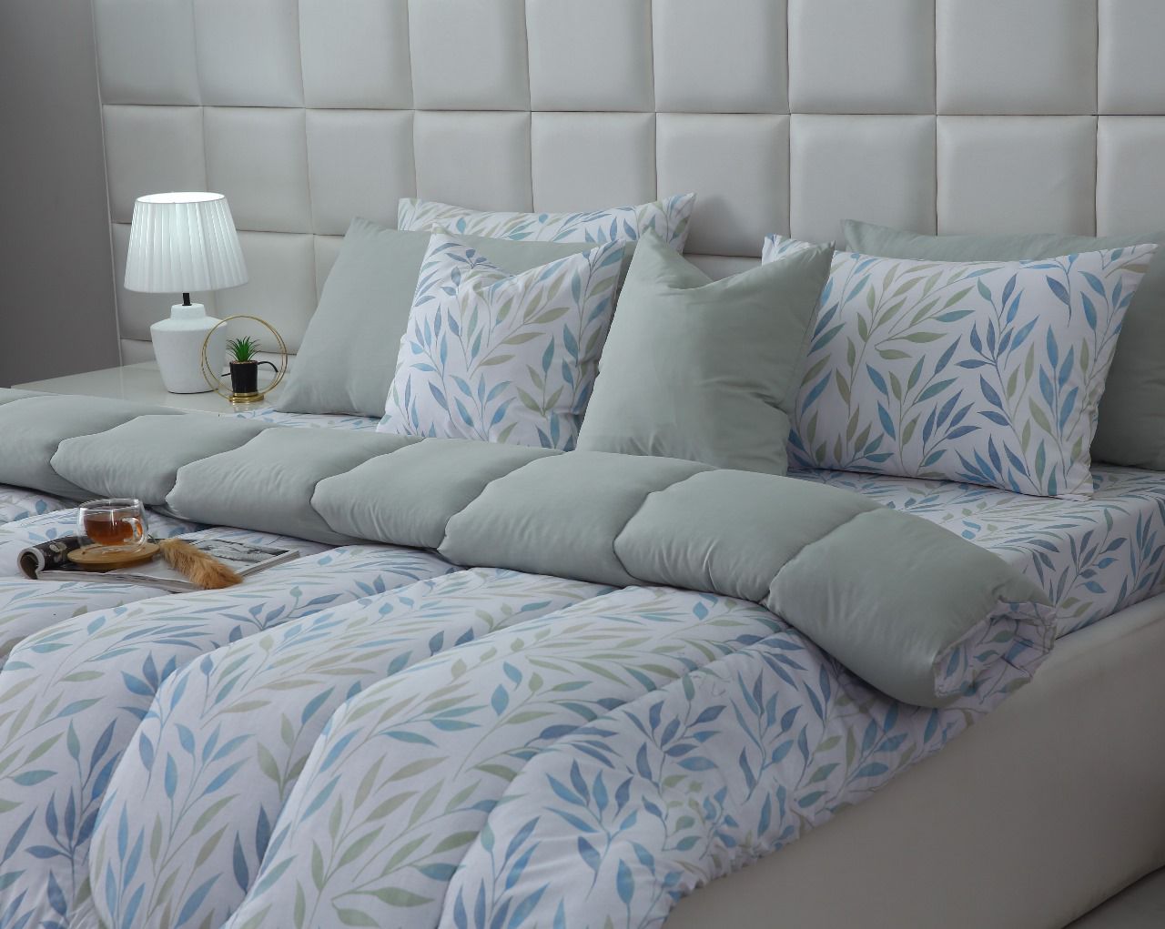 8 PCs Winter Comforter Set-Blue Leaves Comforters Apricot