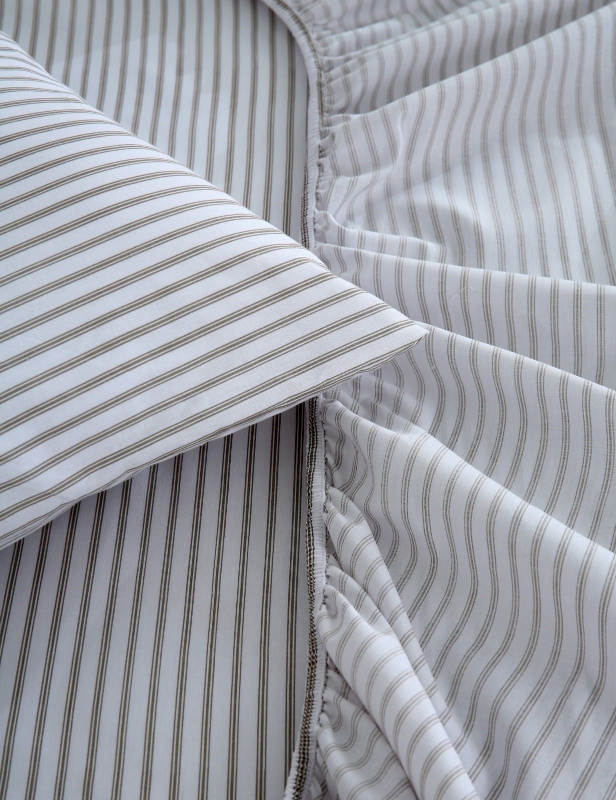 Fitted Bed Sheet- PFT014 Fitted Sheets Apricot